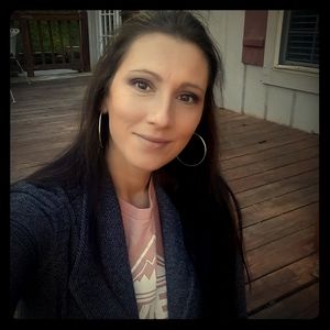 Meet your Posher, Leona